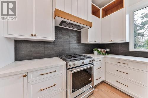 527 Lorne St, Burlington, ON - Indoor Photo Showing Kitchen With Upgraded Kitchen