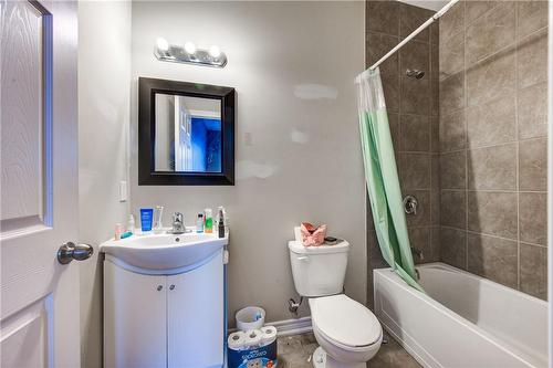 9 Chestnut Street E, St. Catharines, ON - Indoor Photo Showing Bathroom