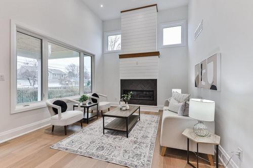 527 Lorne Street, Burlington, ON - Indoor Photo Showing Living Room With Fireplace