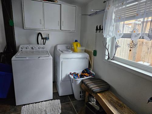745 300Th Street, Kimberley, BC - Indoor Photo Showing Laundry Room