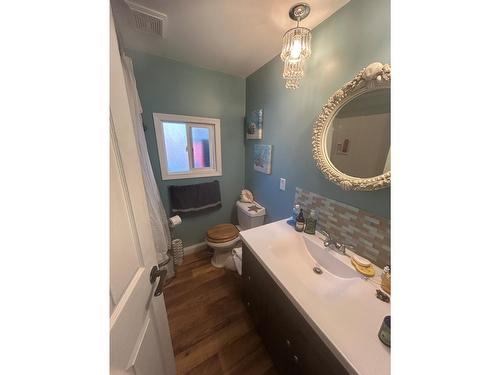 745 300Th Street, Kimberley, BC - Indoor Photo Showing Bathroom