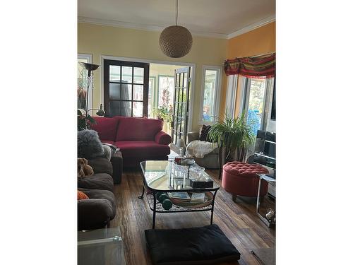 745 300Th Street, Kimberley, BC - Indoor Photo Showing Living Room