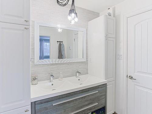 Ensuite bathroom - 38 33E Avenue, Sainte-Marthe-Sur-Le-Lac, QC - Indoor Photo Showing Bathroom