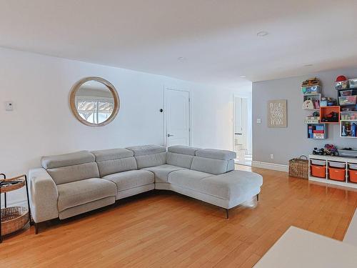 Family room - 38 33E Avenue, Sainte-Marthe-Sur-Le-Lac, QC - Indoor Photo Showing Living Room