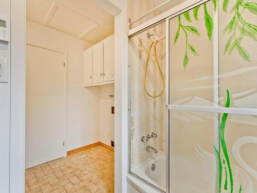 Bathroom - 487 Rue Colbert, Sherbrooke (Brompton/Rock Forest/Saint-Élie/Deauville), QC - Indoor Photo Showing Bathroom