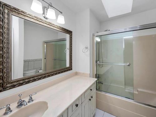 3593 Arbutus Dr North, Cobble Hill, BC - Indoor Photo Showing Bathroom