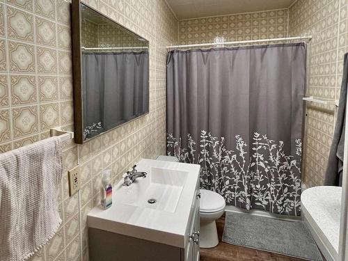 114 Indian Road, Longlac, ON - Indoor Photo Showing Bathroom