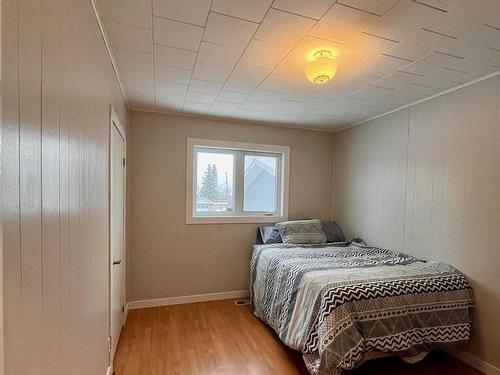 114 Indian Road, Longlac, ON - Indoor Photo Showing Bedroom
