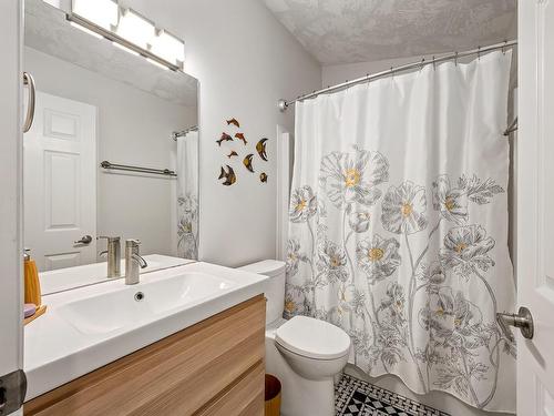 1-417 Heather Crt, Comox, BC - Indoor Photo Showing Bathroom