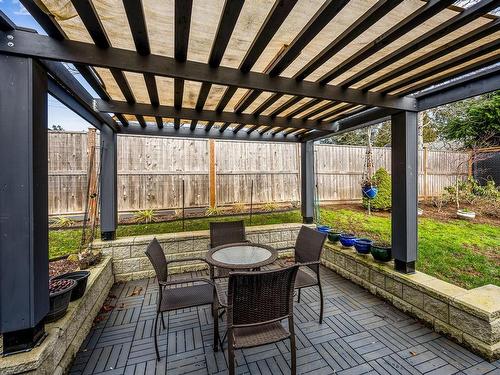 1-417 Heather Crt, Comox, BC - Outdoor With Deck Patio Veranda With Exterior