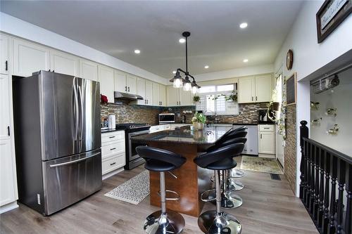 73 Summerlea Drive, Hamilton, ON - Indoor Photo Showing Kitchen With Upgraded Kitchen