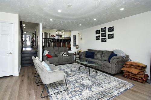 73 Summerlea Drive, Hamilton, ON - Indoor Photo Showing Living Room