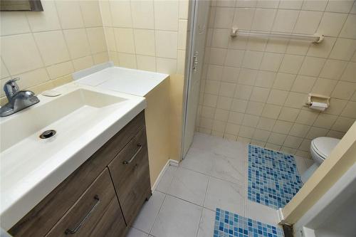 73 Summerlea Drive, Hamilton, ON - Indoor Photo Showing Bathroom