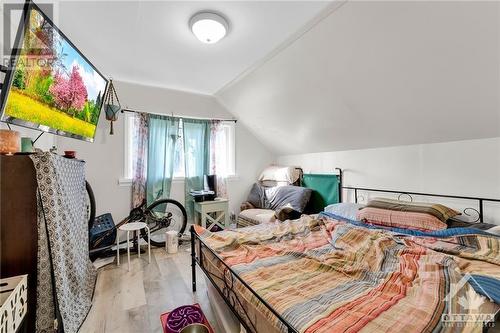 26-28 Halton Street, Perth, ON - Indoor Photo Showing Bedroom