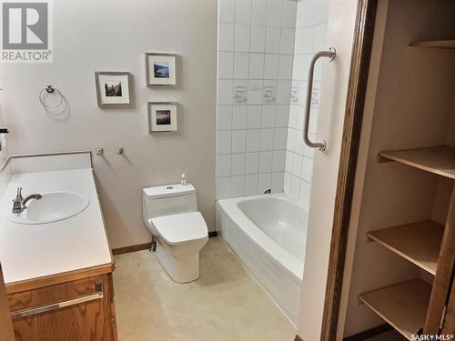 1327 Montague Street, Regina, SK - Indoor Photo Showing Bathroom