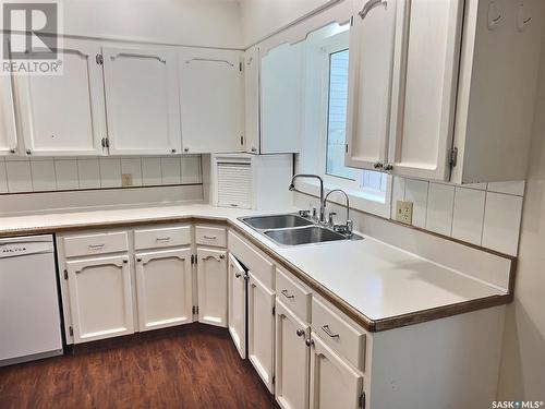 1327 Montague Street, Regina, SK - Indoor Photo Showing Kitchen With Double Sink