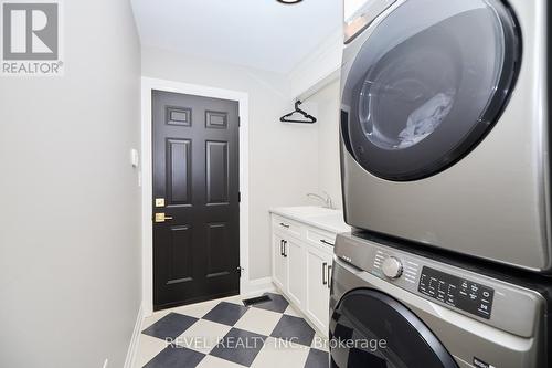 26 Oakridge Blvd, Pelham, ON - Indoor Photo Showing Laundry Room