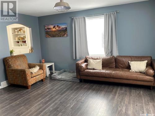 13 Logan Crescent E, Yorkton, SK - Indoor Photo Showing Living Room