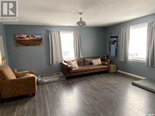 13 Logan Crescent E, Yorkton, SK - Indoor Photo Showing Living Room