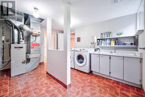 7 Craig Street, Brampton, ON - Indoor Photo Showing Laundry Room