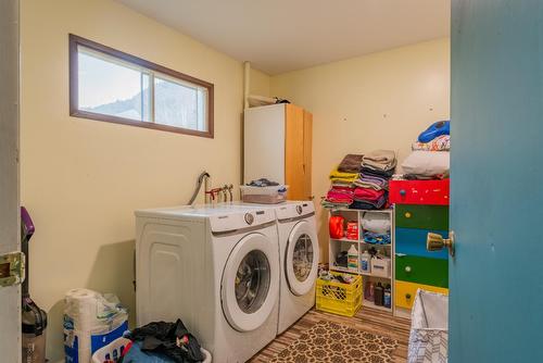101 Champion Park Road, Trail, BC - Indoor Photo Showing Laundry Room