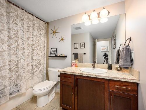 305-10529 Powley Court, Lake Country, BC - Indoor Photo Showing Bathroom