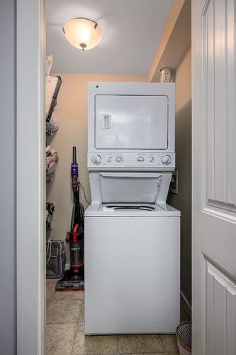 305-10529 Powley Court, Lake Country, BC - Indoor Photo Showing Laundry Room