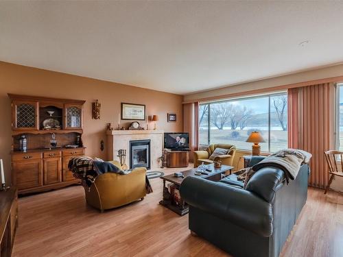 45 Kingfisher Drive, Penticton, BC - Indoor Photo Showing Living Room With Fireplace