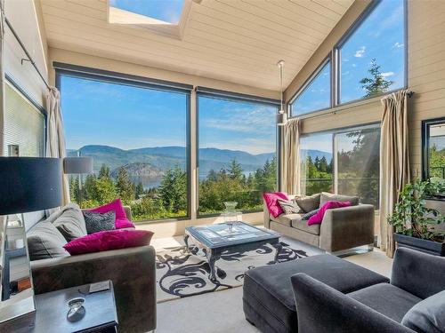 2221 Sunset Point, Blind Bay, BC -  Photo Showing Living Room
