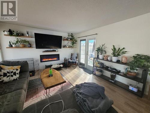 4709 44 Street Ne, Chetwynd, BC - Indoor Photo Showing Living Room