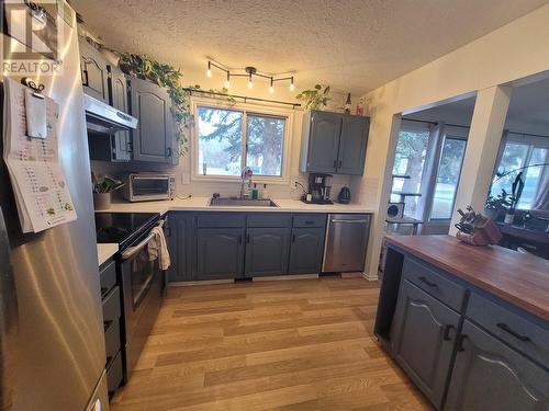 4709 44 Street Ne, Chetwynd, BC - Indoor Photo Showing Kitchen