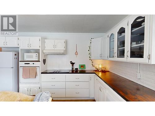 8509 Baker Drive, Burns Lake, BC - Indoor Photo Showing Kitchen