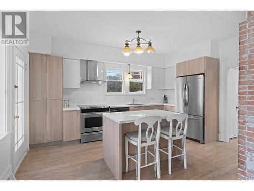 2072 Abbott Street, Kelowna, BC - Indoor Photo Showing Kitchen