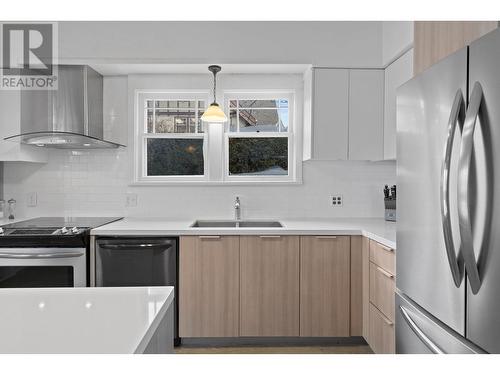 2072 Abbott Street, Kelowna, BC - Indoor Photo Showing Kitchen With Upgraded Kitchen