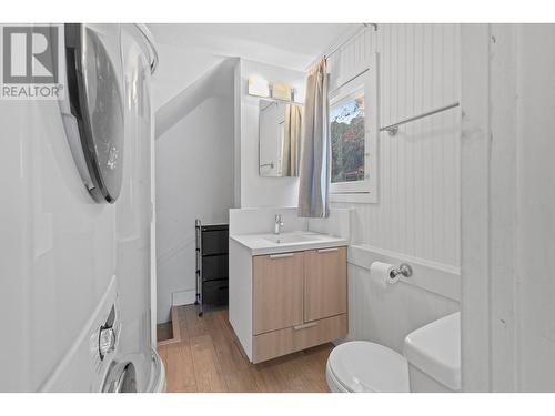 2072 Abbott Street, Kelowna, BC - Indoor Photo Showing Bathroom
