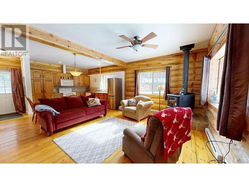 4977 Plateau Road, 108 Mile Ranch, BC - Indoor Photo Showing Living Room