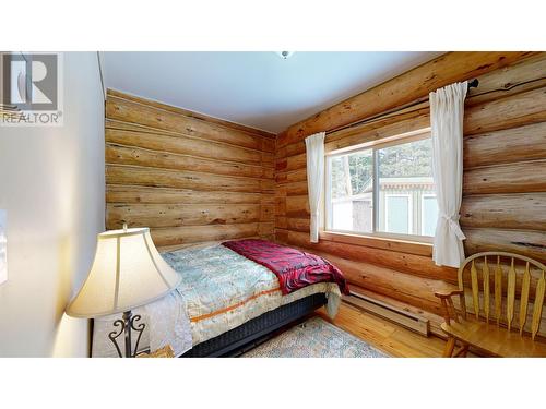 4977 Plateau Road, 108 Mile Ranch, BC - Indoor Photo Showing Bedroom