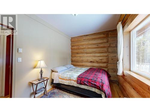 4977 Plateau Road, 108 Mile Ranch, BC - Indoor Photo Showing Bedroom
