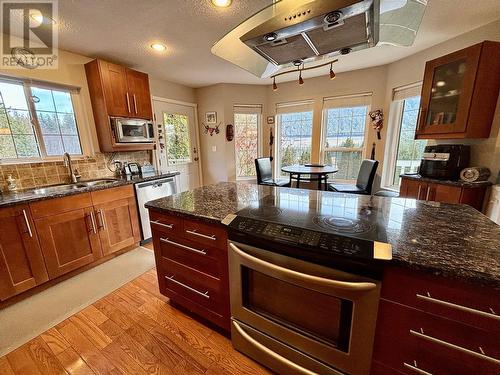 1649 Tappen Notch Hill Road, Tappen, BC - Indoor Photo Showing Kitchen With Double Sink