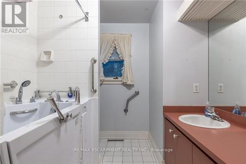 21 Second Street, Oakville, ON - Indoor Photo Showing Bathroom