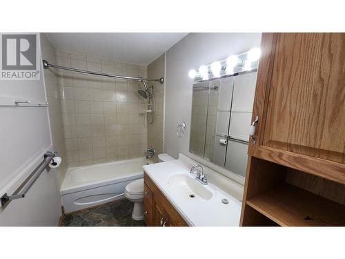 128 Red Willow Avenue, Tumbler Ridge, BC - Indoor Photo Showing Bathroom