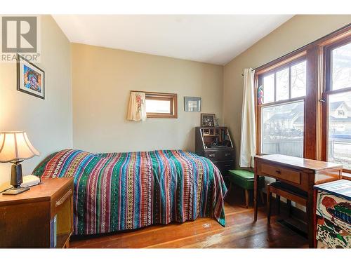 866 Dehart Avenue, Kelowna, BC - Indoor Photo Showing Bedroom