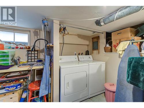 866 Dehart Avenue, Kelowna, BC - Indoor Photo Showing Laundry Room