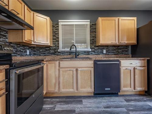 1396 West Rd, Quadra Island, BC - Indoor Photo Showing Kitchen