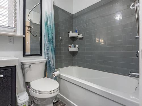 1396 West Rd, Quadra Island, BC - Indoor Photo Showing Bathroom