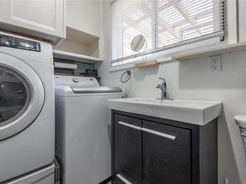 1396 West Rd, Quadra Island, BC - Indoor Photo Showing Laundry Room