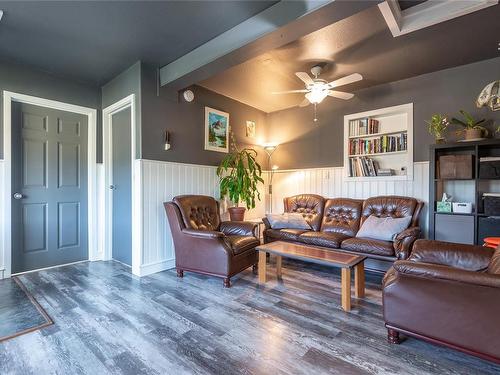 1396 West Rd, Quadra Island, BC - Indoor Photo Showing Living Room