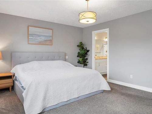 2034 Sierra Dr, Campbell River, BC - Indoor Photo Showing Bedroom