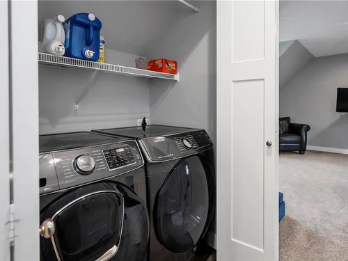 2034 Sierra Dr, Campbell River, BC - Indoor Photo Showing Laundry Room