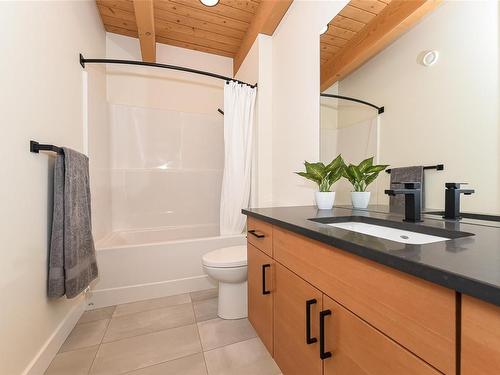4359 Camco Rd, Courtenay, BC - Indoor Photo Showing Bathroom